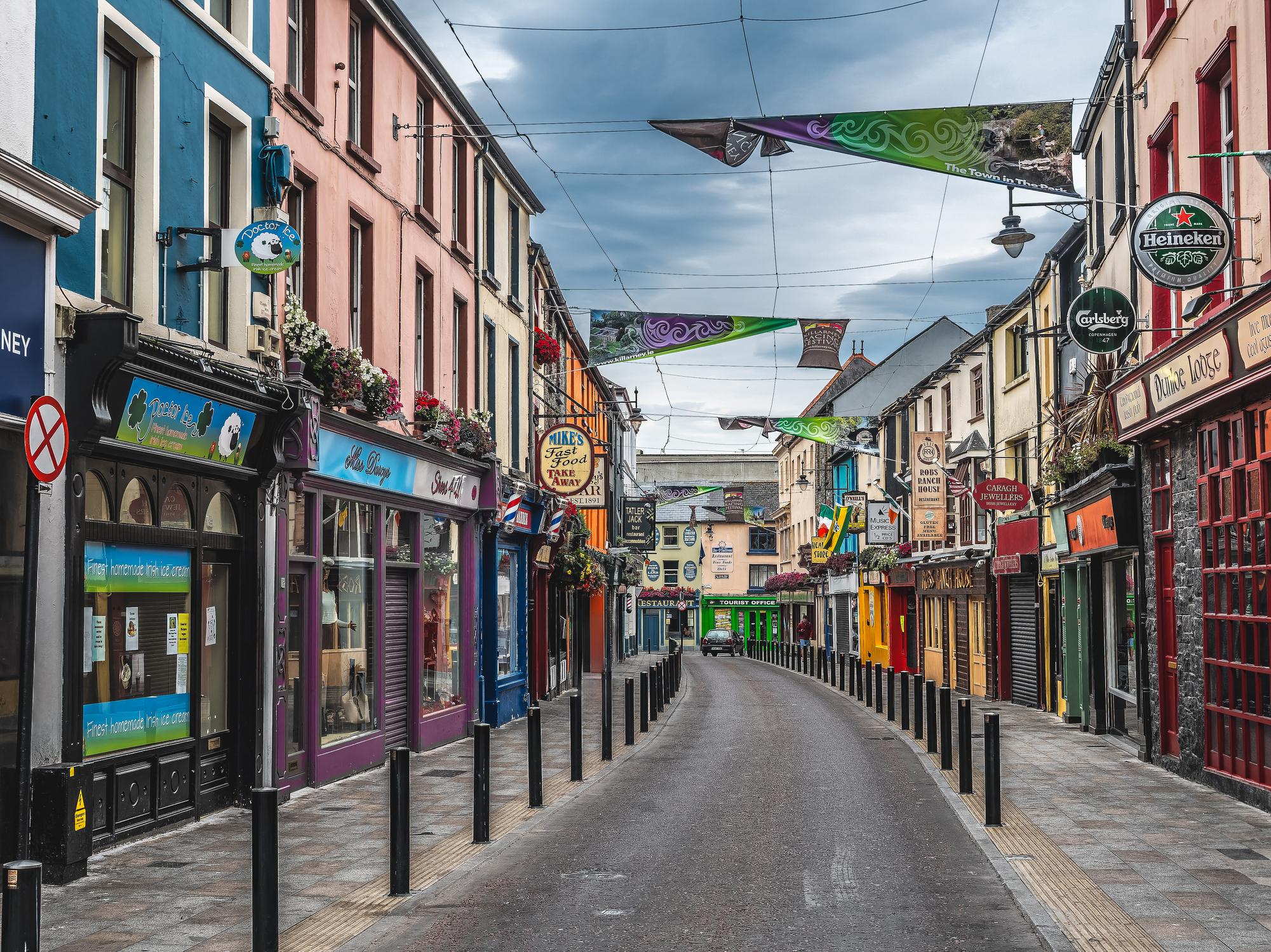 Galway, strada con pub